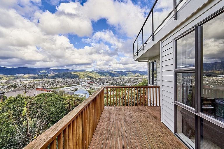 Photo of property in 15 Swain Grove, Riverstone Terraces, Upper Hutt, 5018