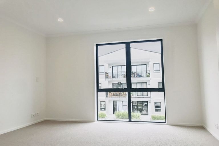 Photo of property in 35 Nugget Avenue, Hobsonville, Auckland, 0616