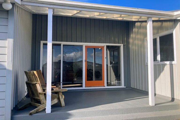 Photo of property in 15 Loasby Crescent, Newlands, Wellington, 6037