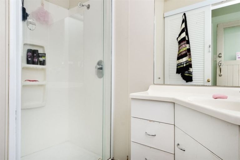 Photo of property in 2a Parakai Avenue, Parakai, 0830