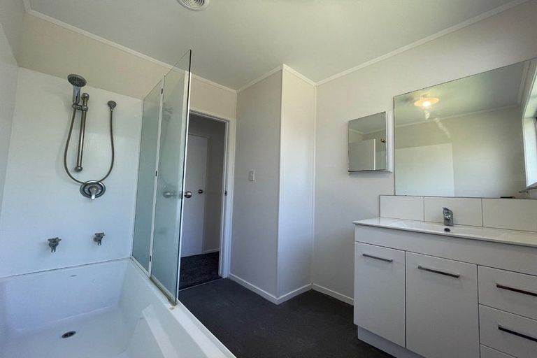 Photo of property in 10 Limond Street, Randwick Park, Auckland, 2105