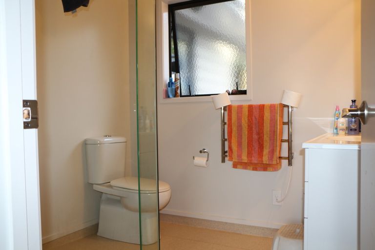 Photo of property in 2 Coachmans Way, Cable Bay, 0420
