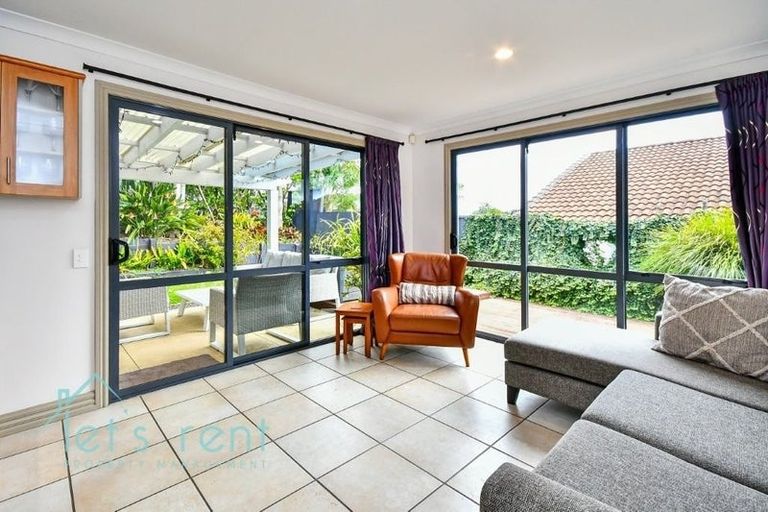 Photo of property in 62 Mt Lebanon Crescent, The Gardens, Auckland, 2105