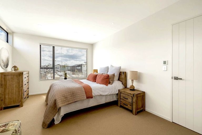 Photo of property in 13 Toanui Road, Hobsonville, Auckland, 0616