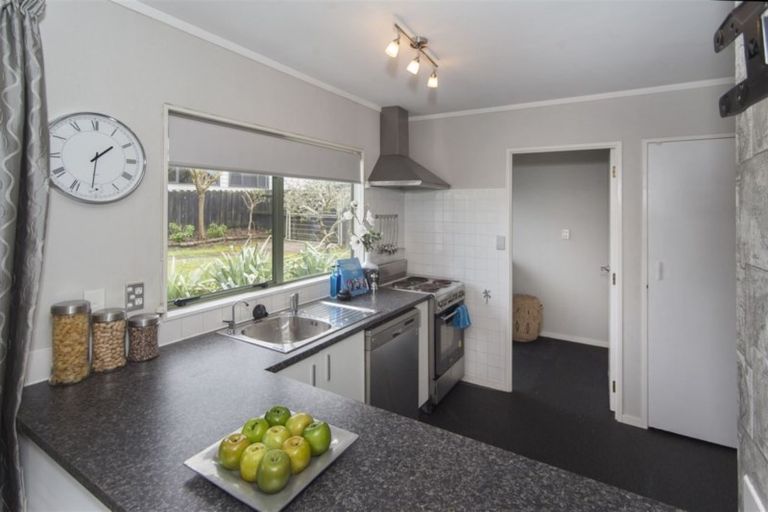 Photo of property in 105 Sykes Road, Weymouth, Auckland, 2103