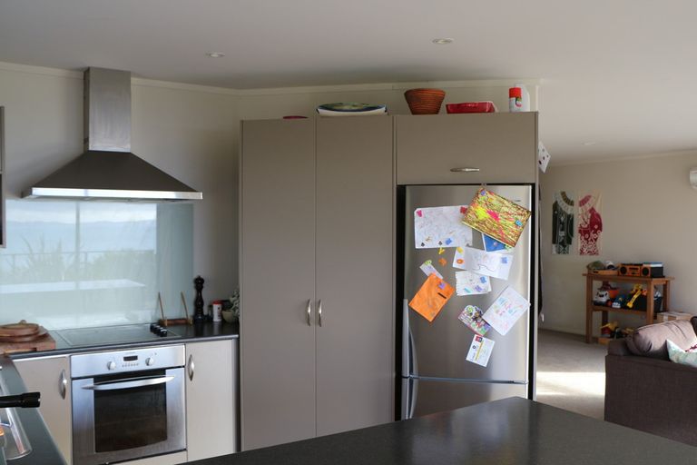 Photo of property in 2 Coachmans Way, Cable Bay, 0420
