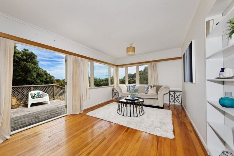 Photo of property in 22 North Piha Road, Piha, New Lynn, 0772