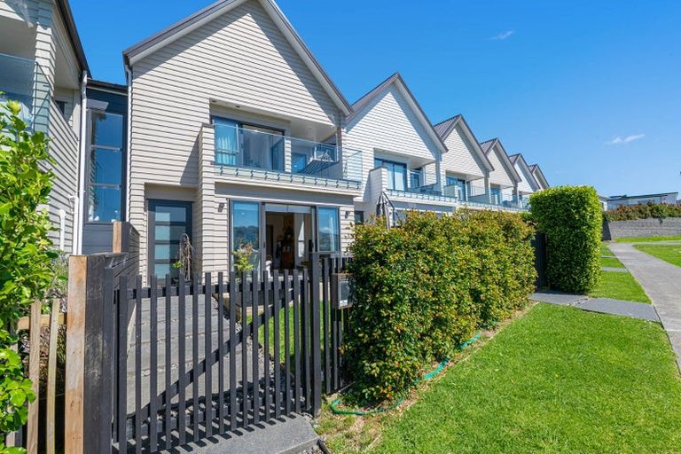 Photo of property in 14 Arran Point Parade, Orewa, 0931