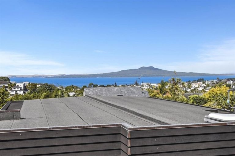 Photo of property in 2/55 Parr Terrace, Castor Bay, Auckland, 0620