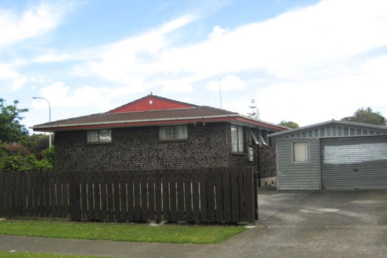 Photo of property in 2/70 John Walker Drive, Manurewa, Auckland, 2102
