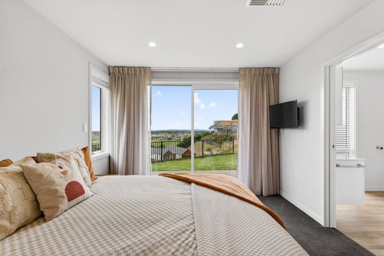 Photo of property in 77 Oak Road, Poraiti, Napier, 4112