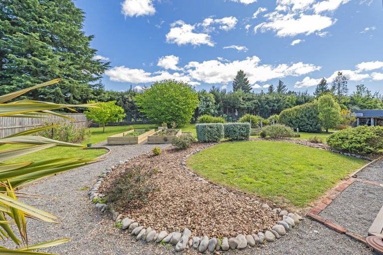 Photo of property in 5 Cross Street, Coalgate, 7673