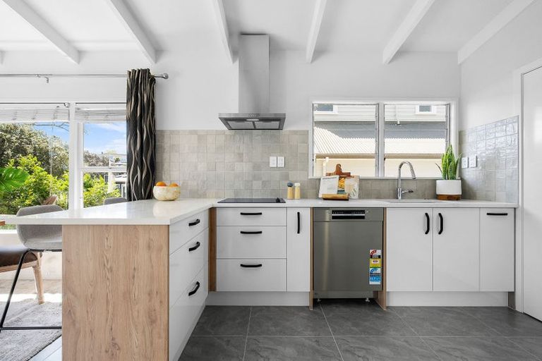 Photo of property in 292 Beach Road, Campbells Bay, Auckland, 0630