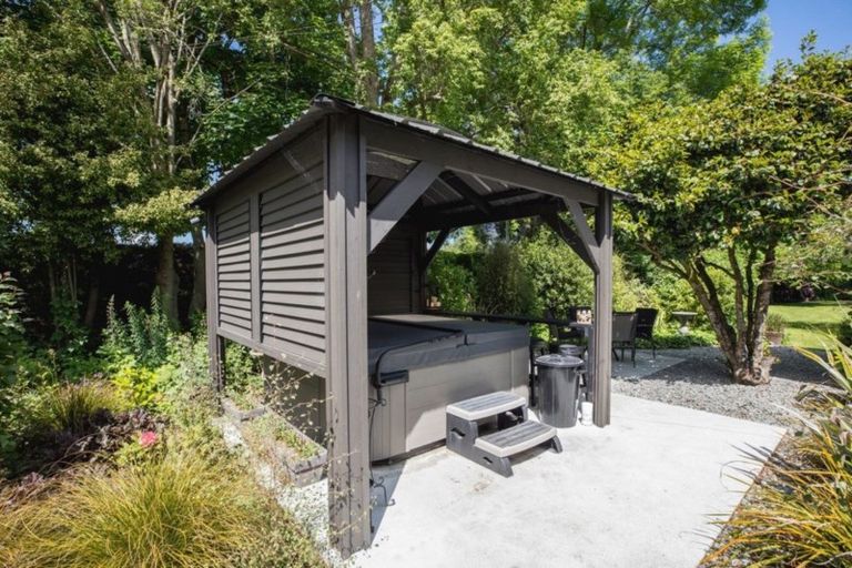 Photo of property in 26 Main North Road, Woodend, 7610