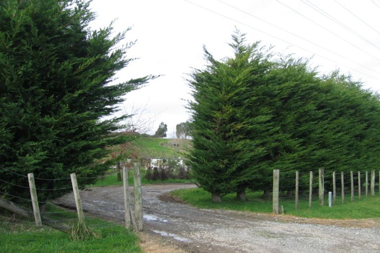 Photo of property in 115 Turitea Road, Fitzherbert, Palmerston North, 4472