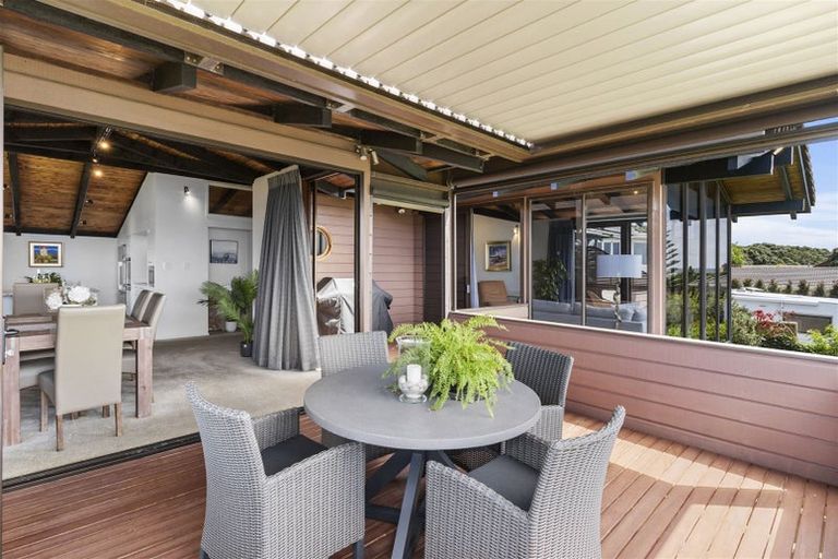 Photo of property in 60 Pacific Parade, Army Bay, Whangaparaoa, 0930