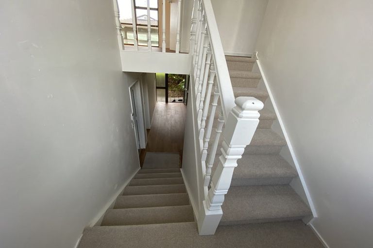 Photo of property in 11 Birman Close, Half Moon Bay, Auckland, 2012