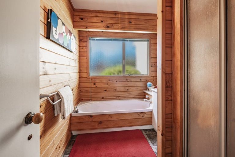 Photo of property in 26 Marchant Place, Westown, New Plymouth, 4310