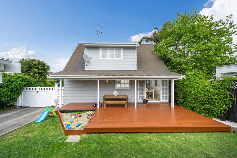 Photo of property in 2/4 Coronation Street, Belmont, Auckland, 0622