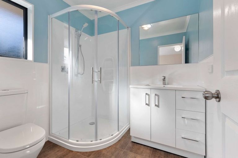 Photo of property in 2/172 Queen Street, Waiuku, 2123