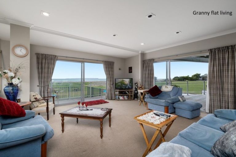 Photo of property in 1011 Papamoa Beach Road, Papamoa Beach, Papamoa, 3118