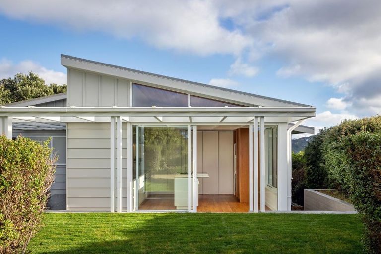 Photo of property in 35 Versailles Street, Karori, Wellington, 6012