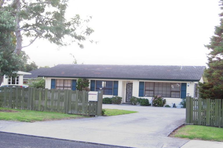 Photo of property in 2 Rewarewa Road, Te Atatu Peninsula, Auckland, 0610