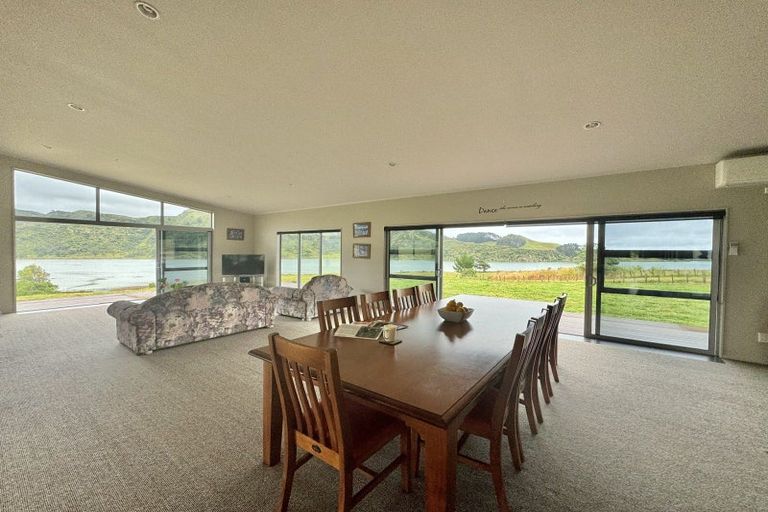 Photo of property in 177 Te Mahoe Road, Mokau, 4376