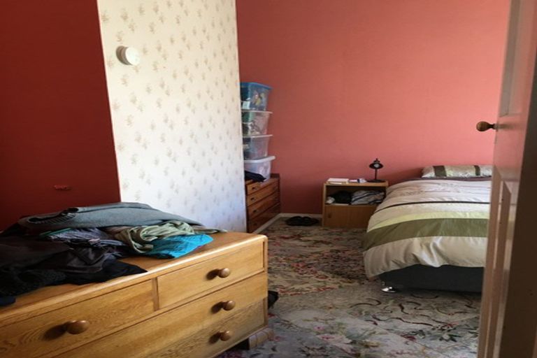 Photo of property in 74 Hargest Crescent, Saint Clair, Dunedin, 9012