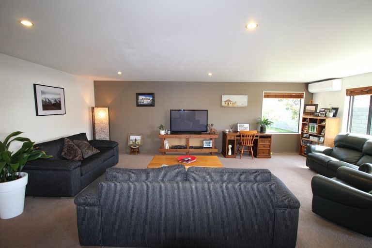 Photo of property in 42 Albert Drive, Clyde, 9330