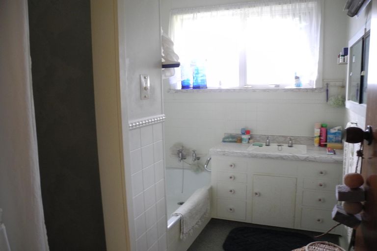 Photo of property in 15 Churchill Place, Waimate, 7924