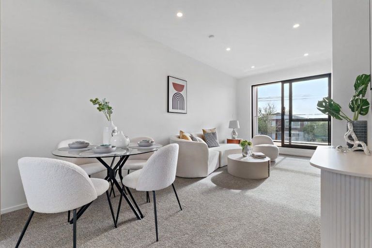 Photo of property in 4/113 Te Atatu Road, Te Atatu South, Auckland, 0610