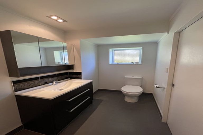 Photo of property in 2/63 Langana Avenue, Browns Bay, Auckland, 0630