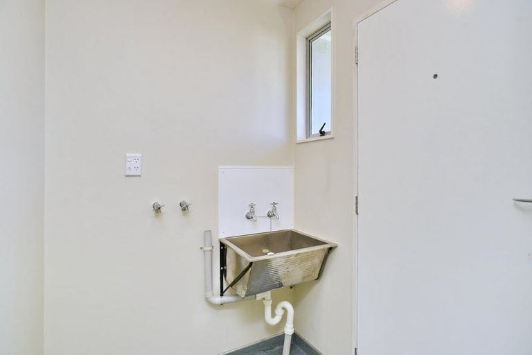 Photo of property in 2/5 Tamarisk Place, Parklands, Christchurch, 8083