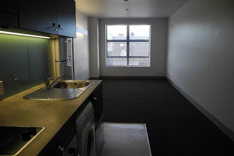 Photo of property in Urbane Apartments, 2/29 Webb Street, Mount Cook, Wellington, 6011