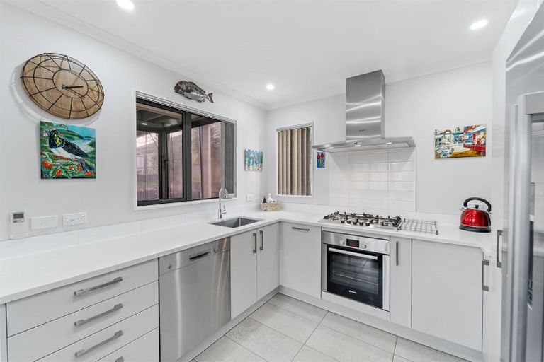 Photo of property in 18 Maylee Crescent, Gulf Harbour, Whangaparaoa, 0930