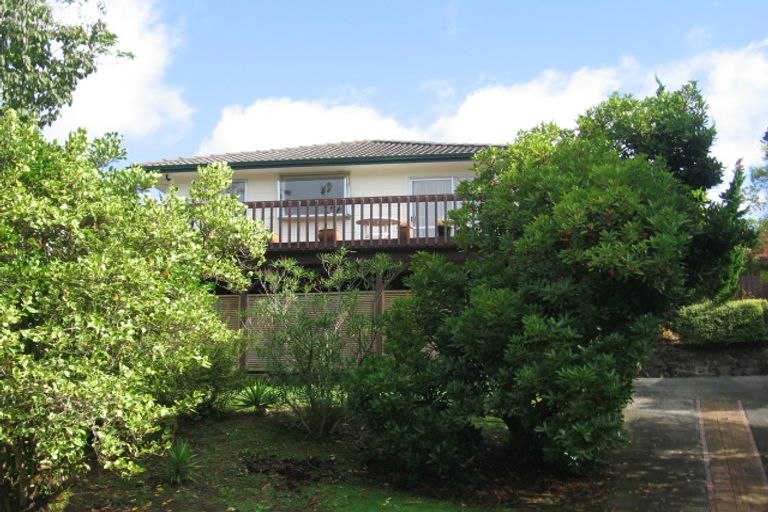 Photo of property in 11 Staincross Street, Green Bay, Auckland, 0604