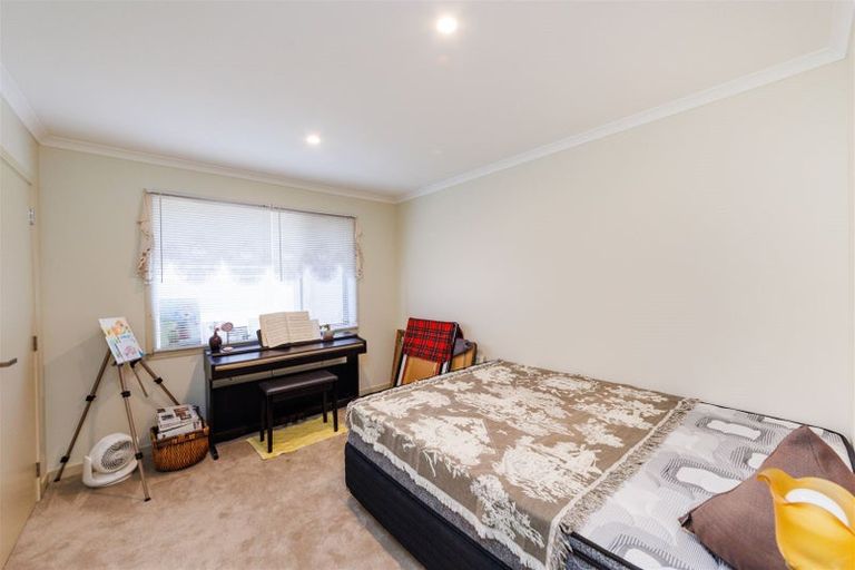 Photo of property in 14 Atlantic Drive, Fitzherbert, Palmerston North, 4410