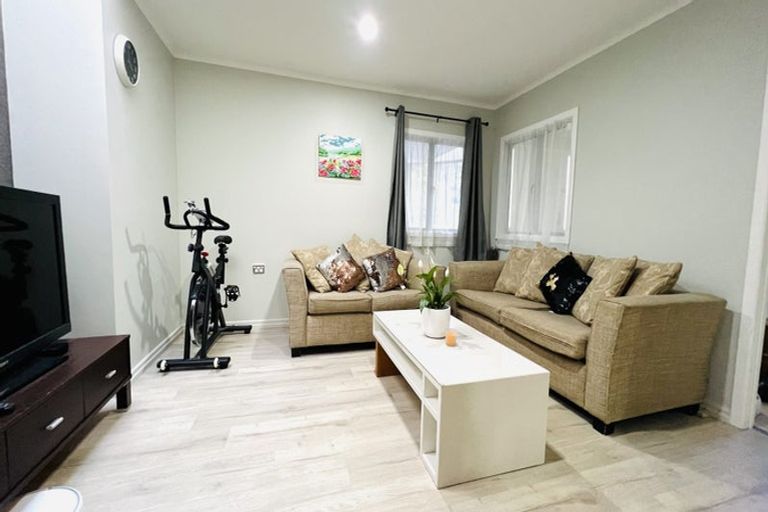 Photo of property in 89 Saddleback Rise, Murrays Bay, Auckland, 0630