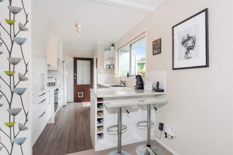 Photo of property in 47 Lantana Road, Green Bay, Auckland, 0604