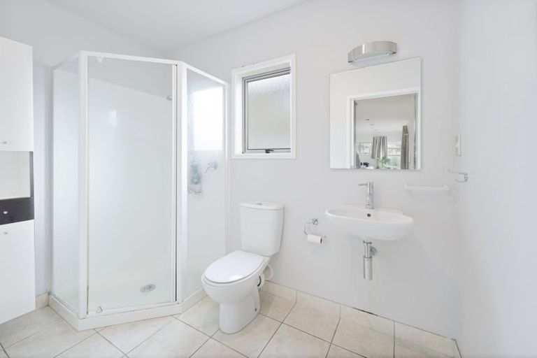 Photo of property in 8 Roy Maloney Drive, Henderson, Auckland, 0612