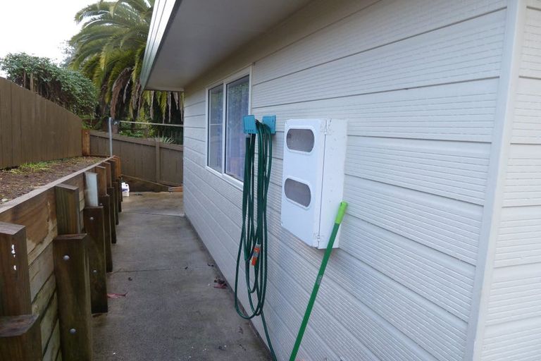 Photo of property in 68a Awaroa Road, Sunnyvale, Auckland, 0612