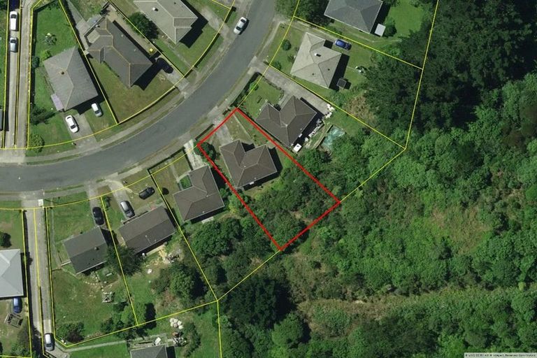 Photo of property in 16 Penguin Grove, Waitangirua, Porirua, 5024