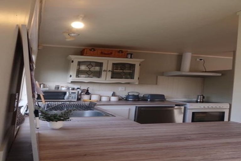 Photo of property in 42a Hammond Avenue, Hatfields Beach, Orewa, 0931