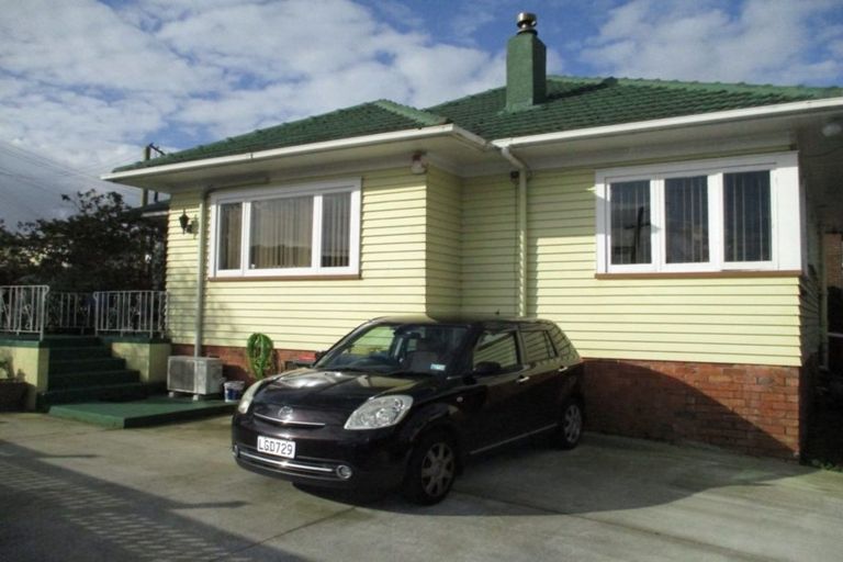 Photo of property in 104 Kenderdine Road, Papatoetoe, Auckland, 2025