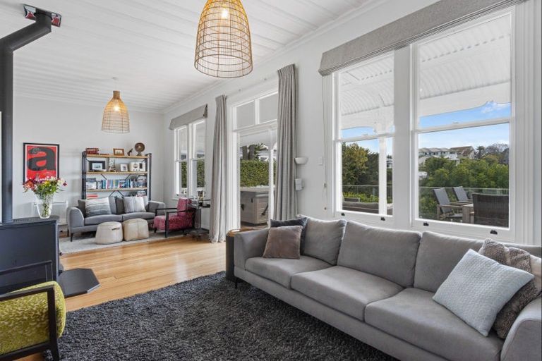 Photo of property in 11 Colenso Avenue, Hospital Hill, Napier, 4110