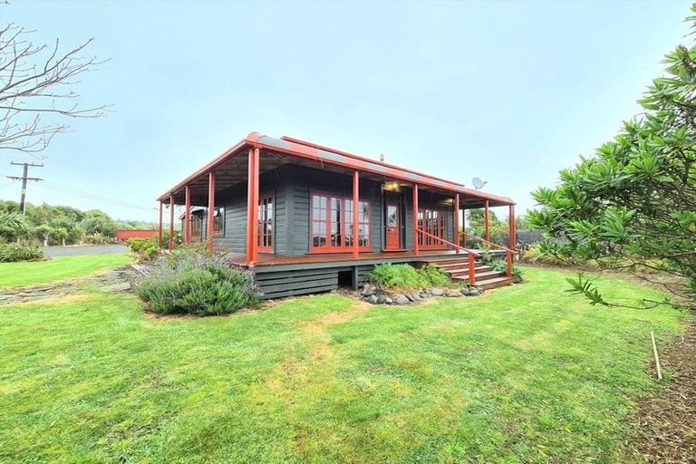 Photo of property in 920 Richmond Road, Lepperton, New Plymouth, 4373
