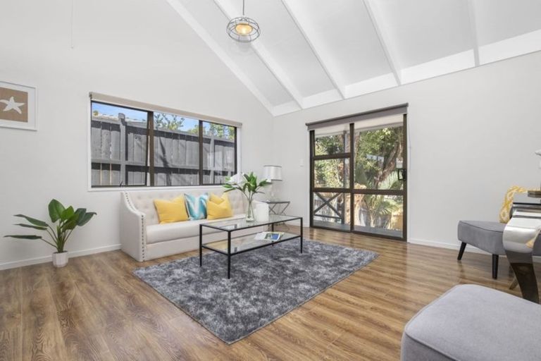 Photo of property in 2/23 Gaylands Place, Opaheke, Papakura, 2113