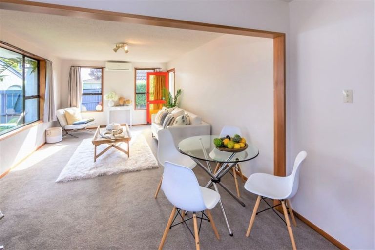 Photo of property in 2/78 Solomon Avenue, Redwood, Christchurch, 8051