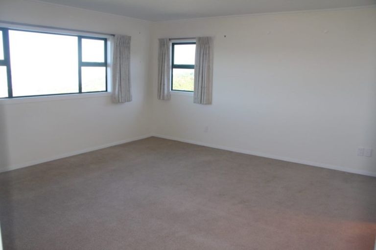 Photo of property in 46 Arahiwi Grove, Tirohanga, Lower Hutt, 5010